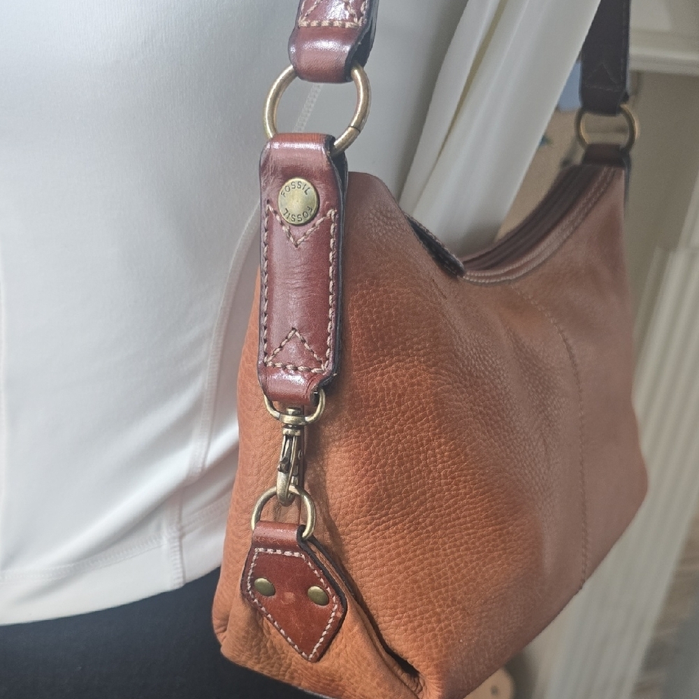 Fossill Classic Brown Leather Shoulder Bag - Picture 4 of 10